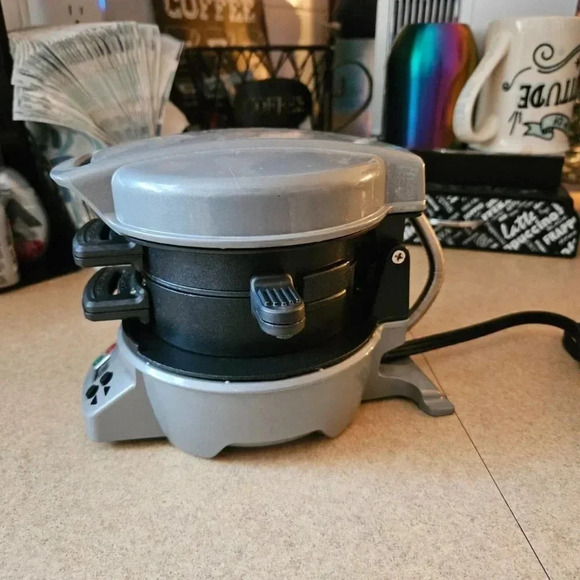 Hamilton-Beach  | Breakfast Sandwich Maker with Timer - Picture 3 of 16